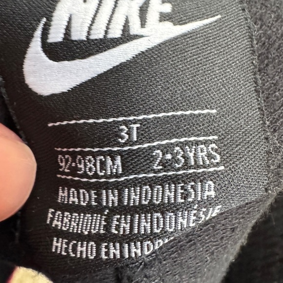 Nike 3T Girls Black Athletic Shorts with Pink Trim - Picture 5 of 5